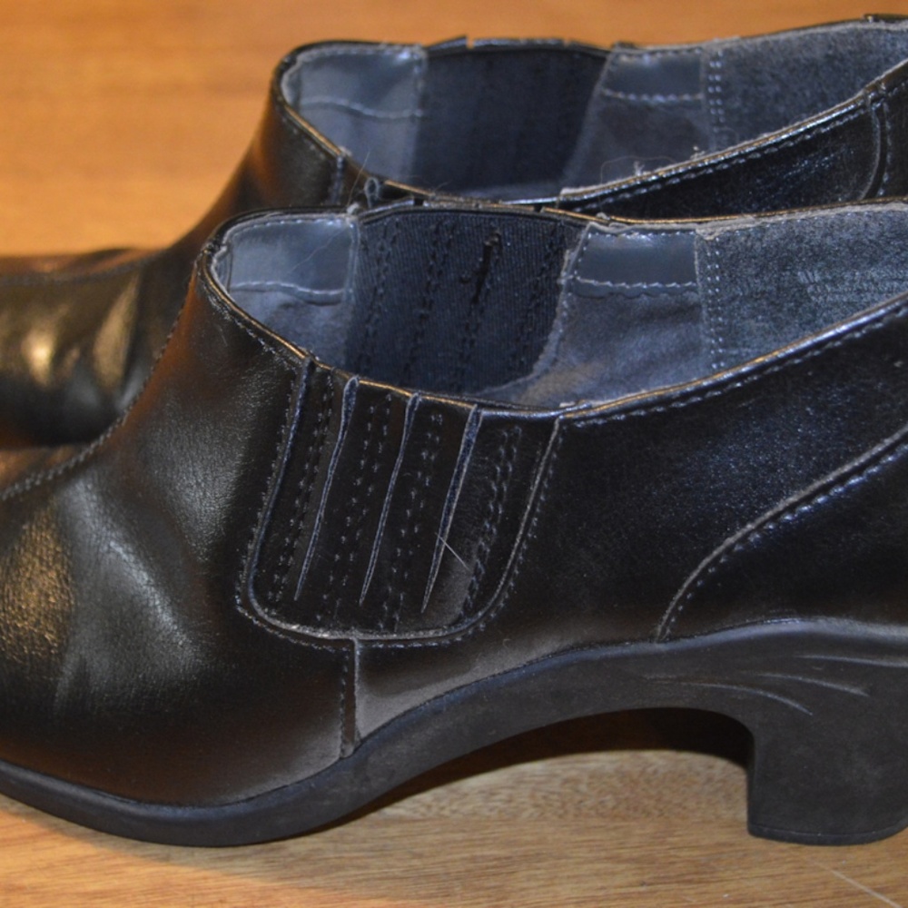 Black ankle boots. Shoes, Size 8, wide heel